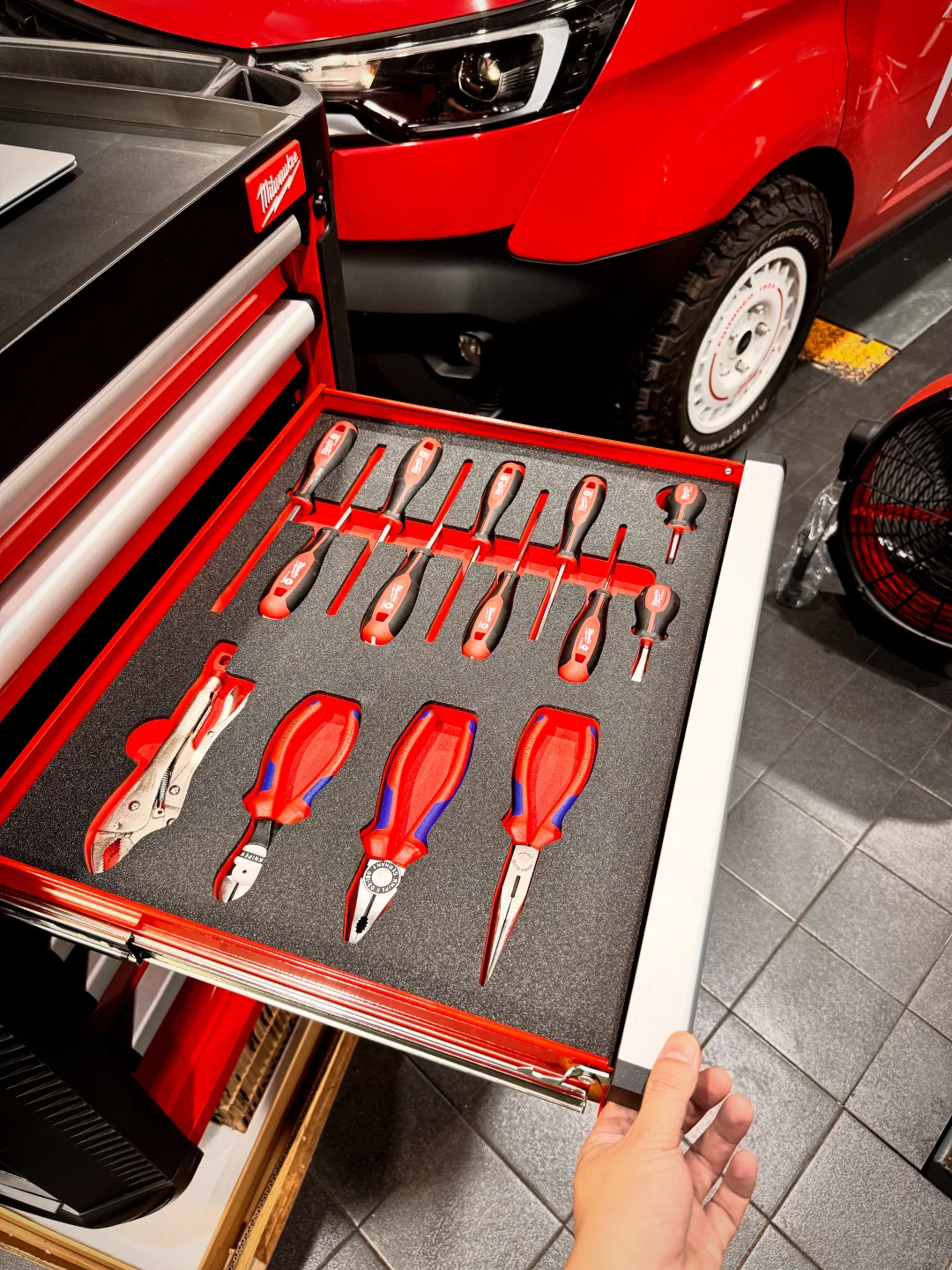 Milwaukee美沃奇机车维修保养工具箱定制