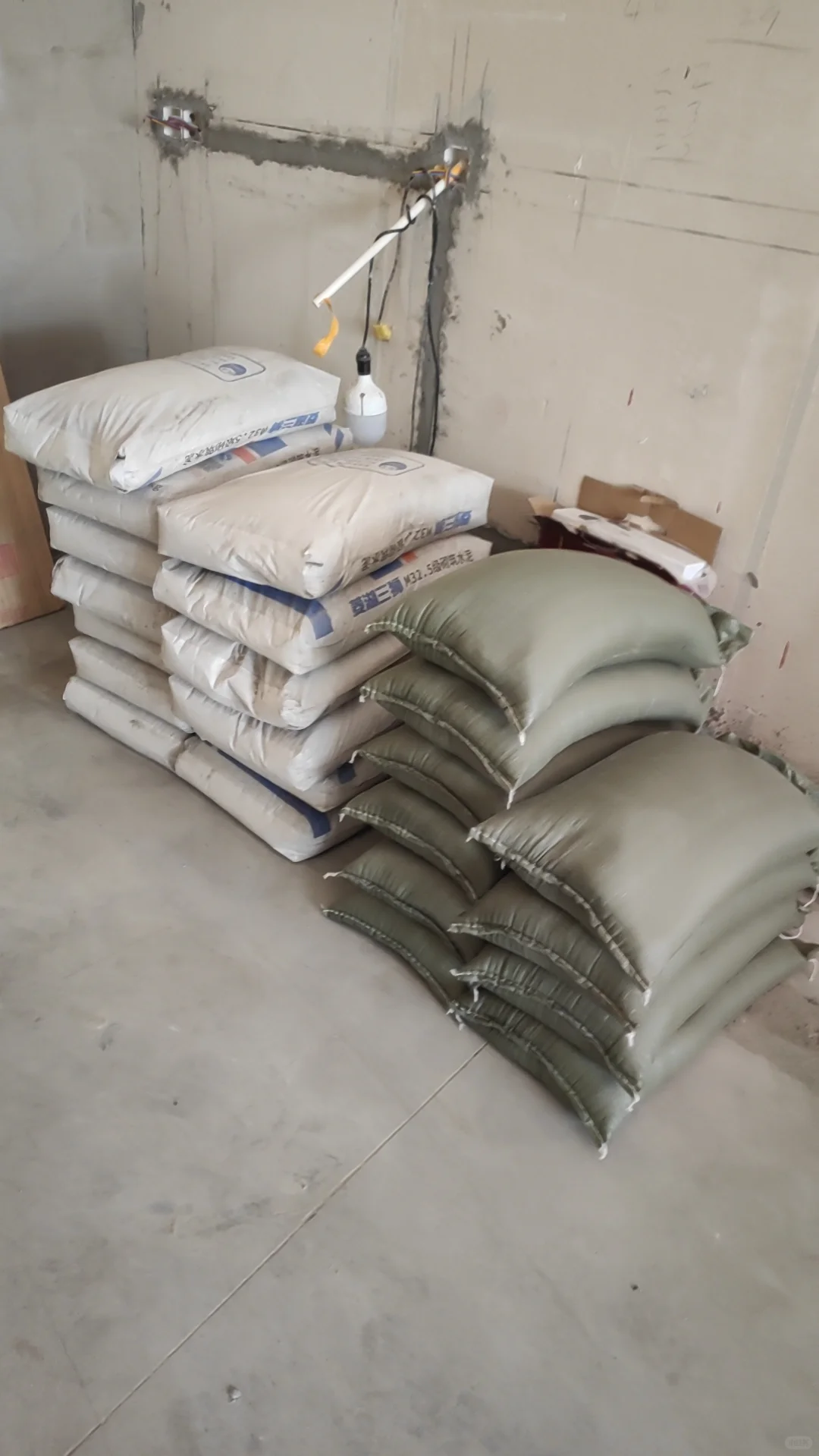 装修材料砂石水泥砖块