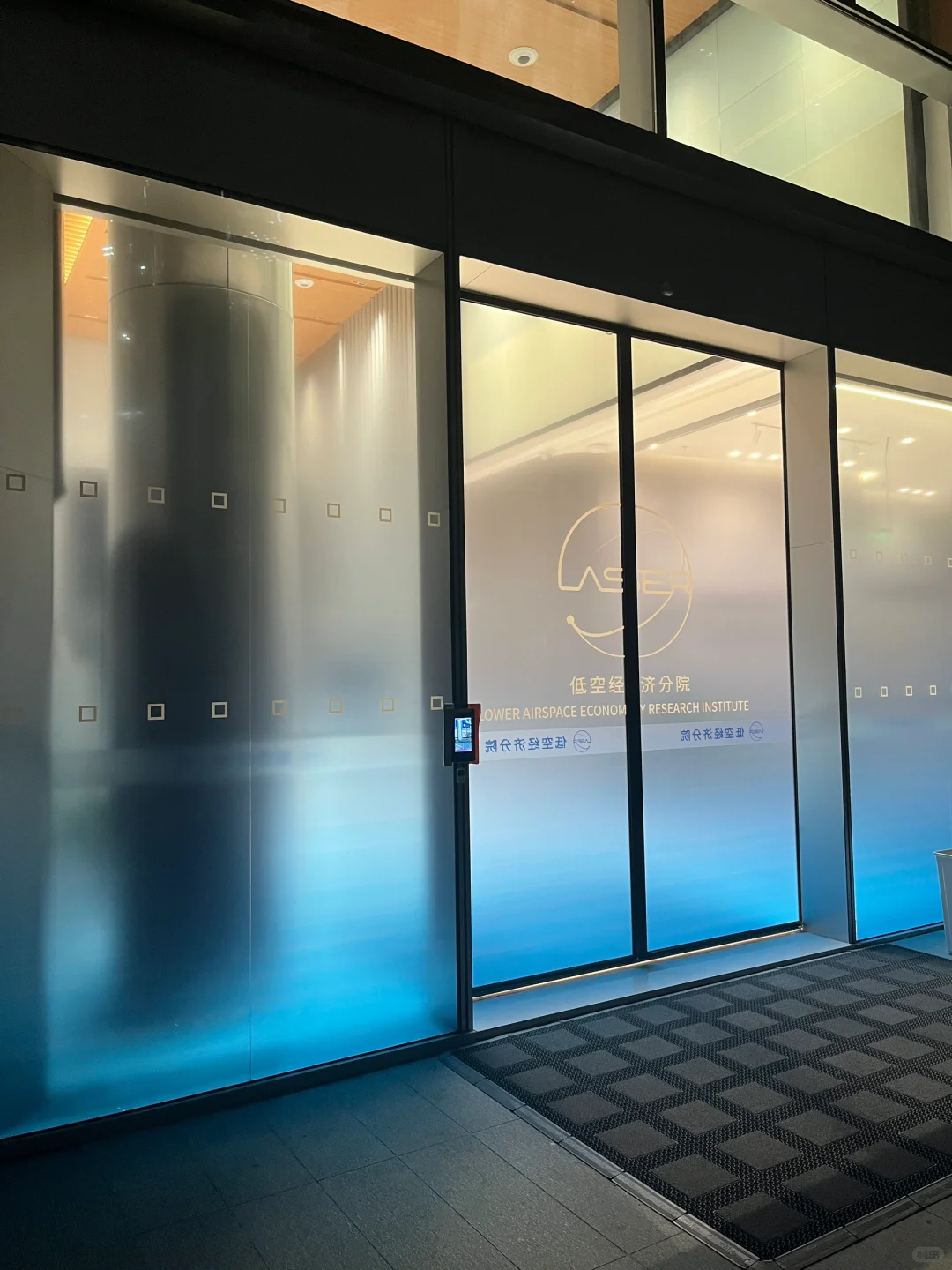 玻璃上贴上这个膜太好看了吧