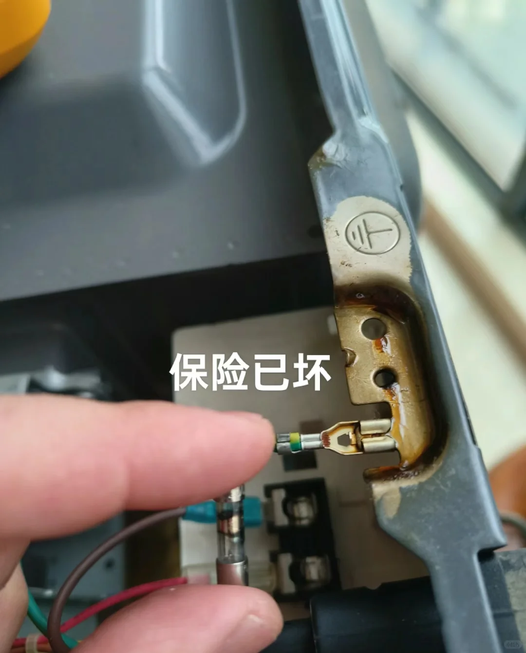 《家电维修小哥的 “神奇百宝箱”》