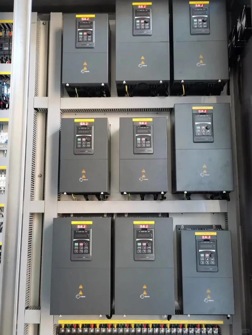 变频控制柜里面的电气元件