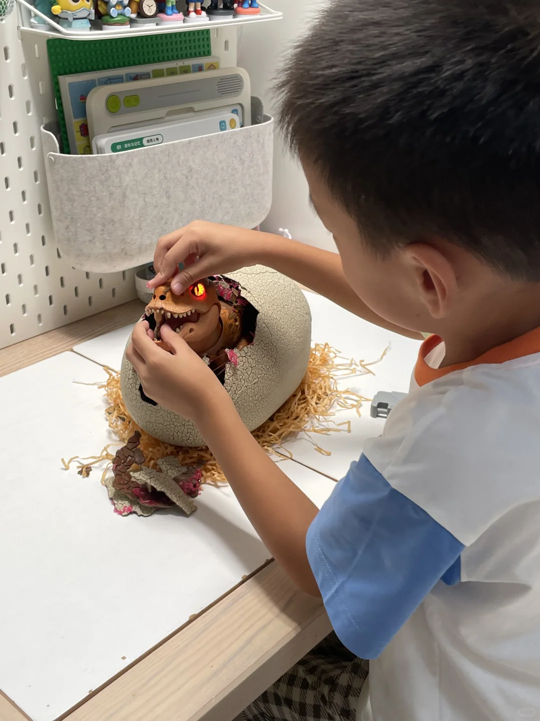 今年五岁生日 孵化了一只侏罗纪霸王龙?