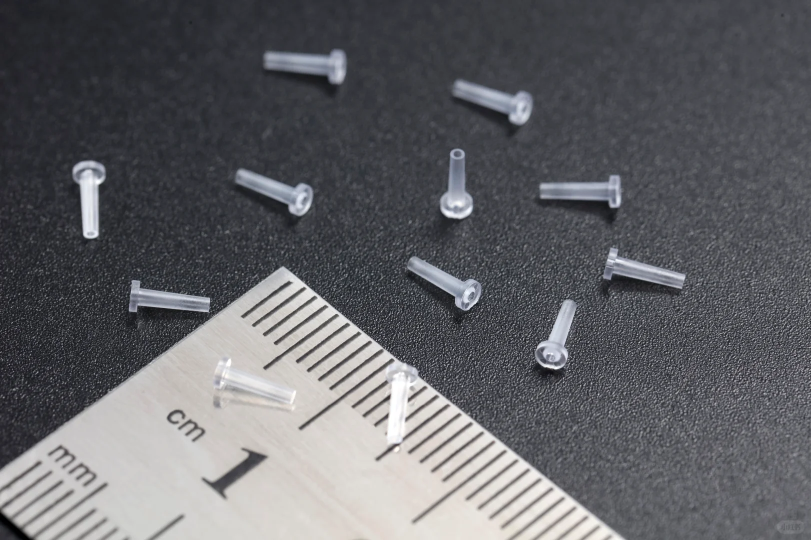 高精密微型注塑件