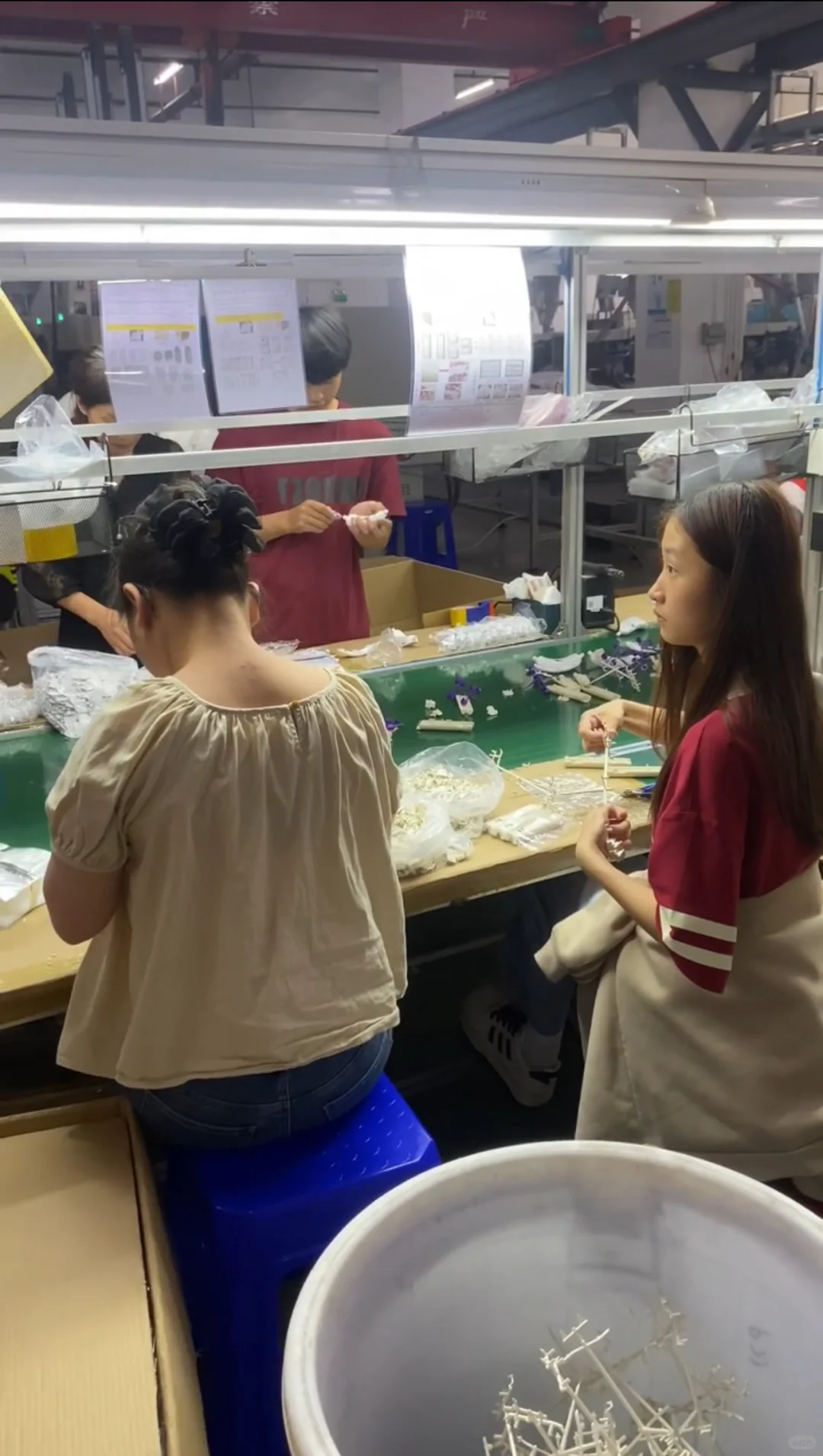 按照考完试，和室友来合肥找到了一个注塑厂