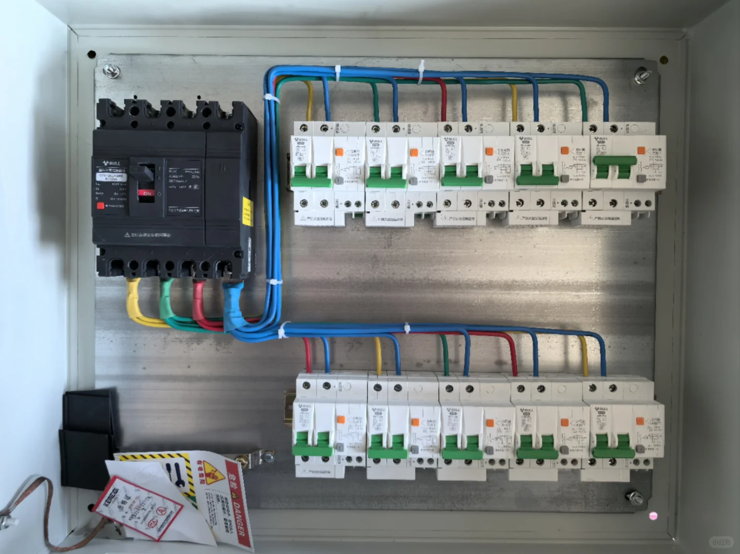 感谢客户选择公牛断路器