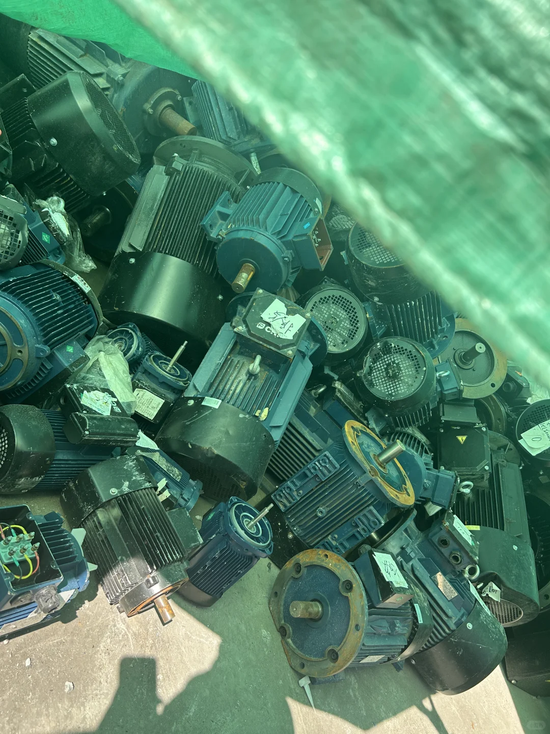 大量回收废紫铜、黄铜、电缆电线！