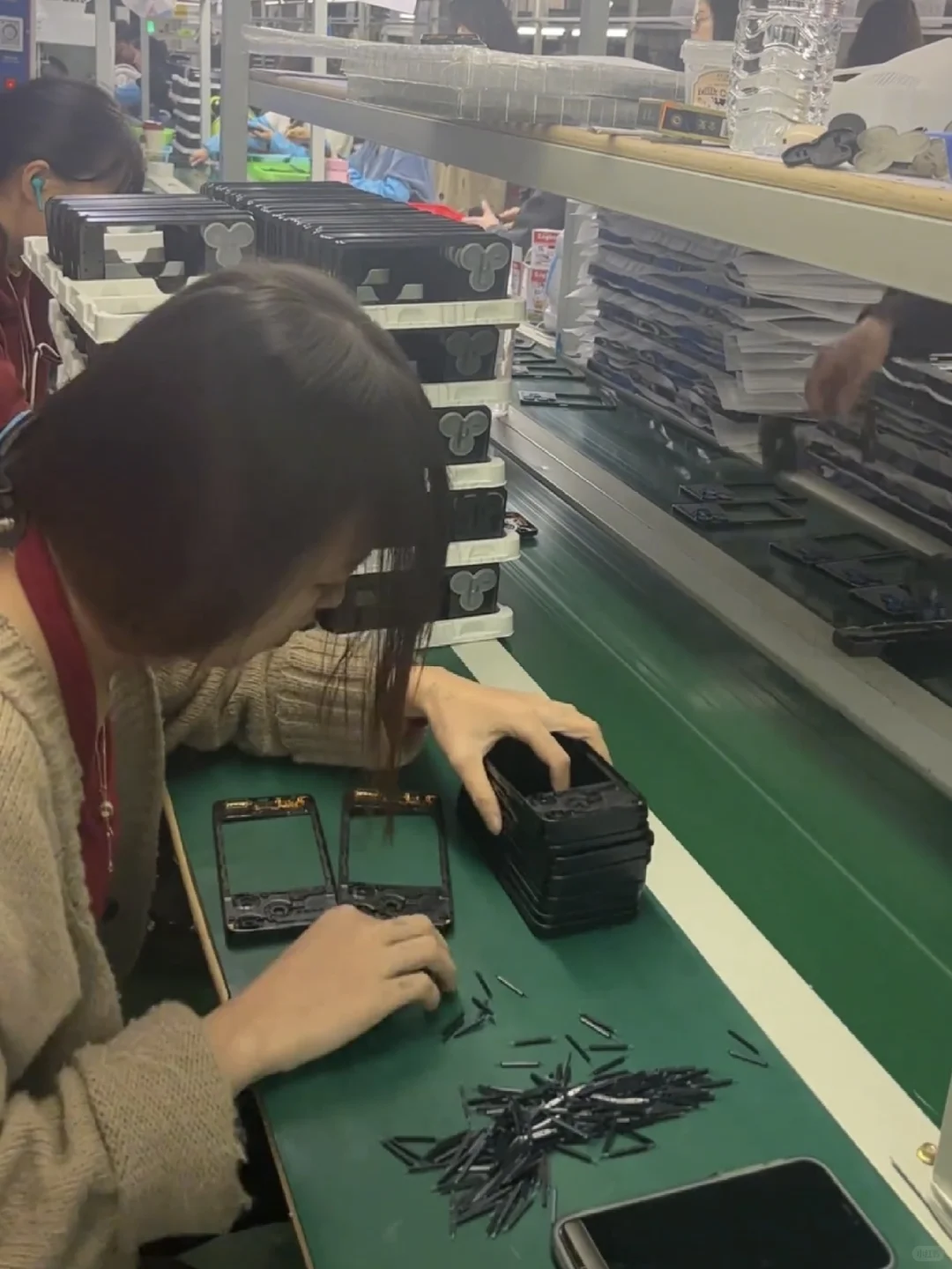 在家呆腻了来龙岗电子小厂一个月6500✌