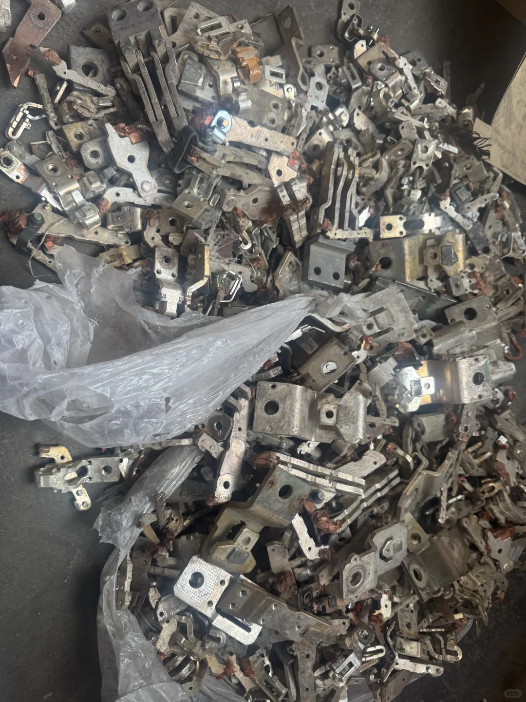 银触点，镀银铜，接触器，断路器，万能断路器