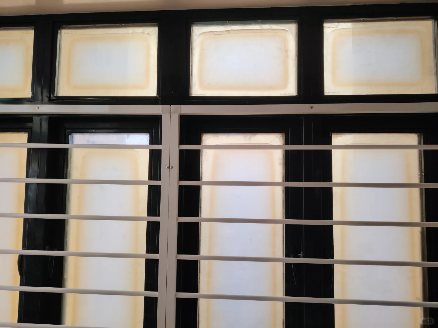 玻璃出现这种情况怎么办