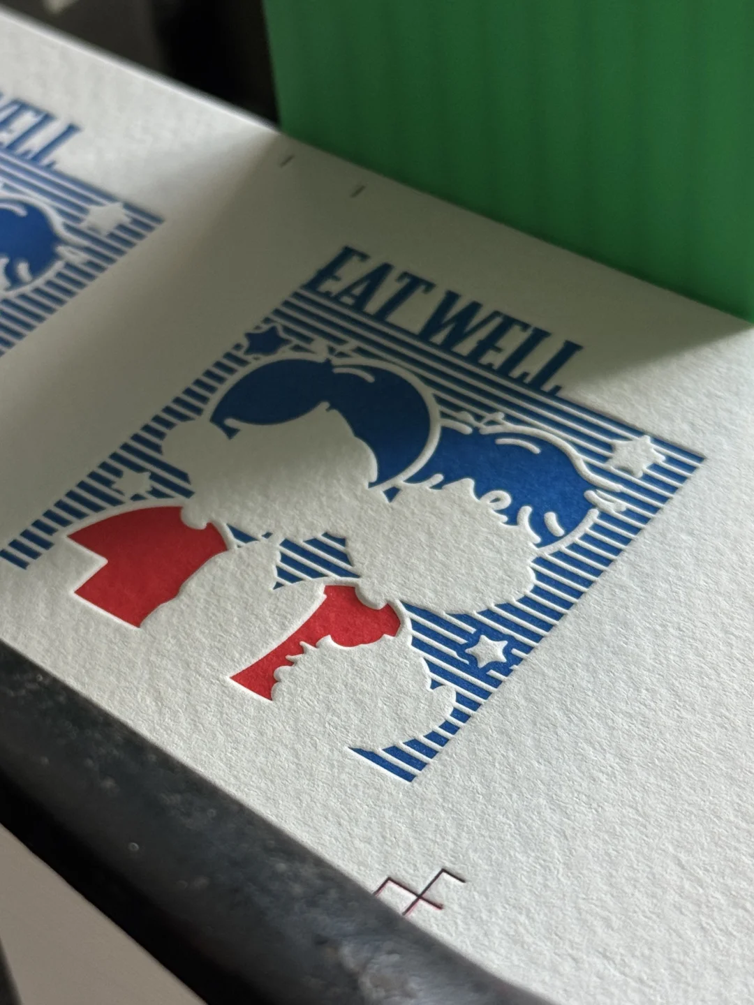 颜色被压到纸里面是什么样子