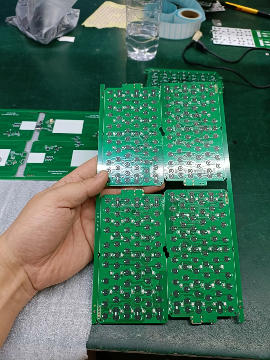 干活干活，苦逼的电子厂员工