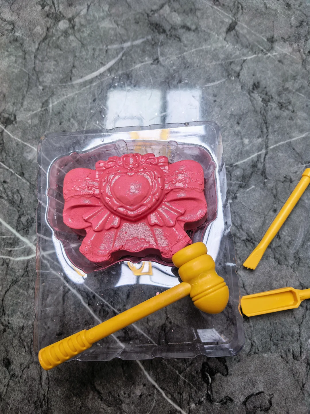 挖石膏盲盒挖上头！这破玩意儿居然真能解压