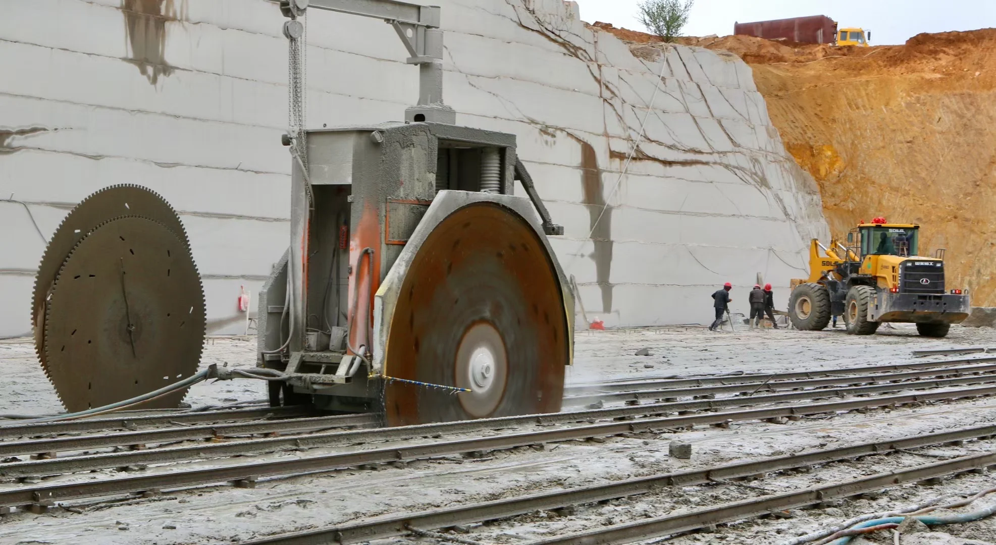 石材矿山现代化开采工作流程