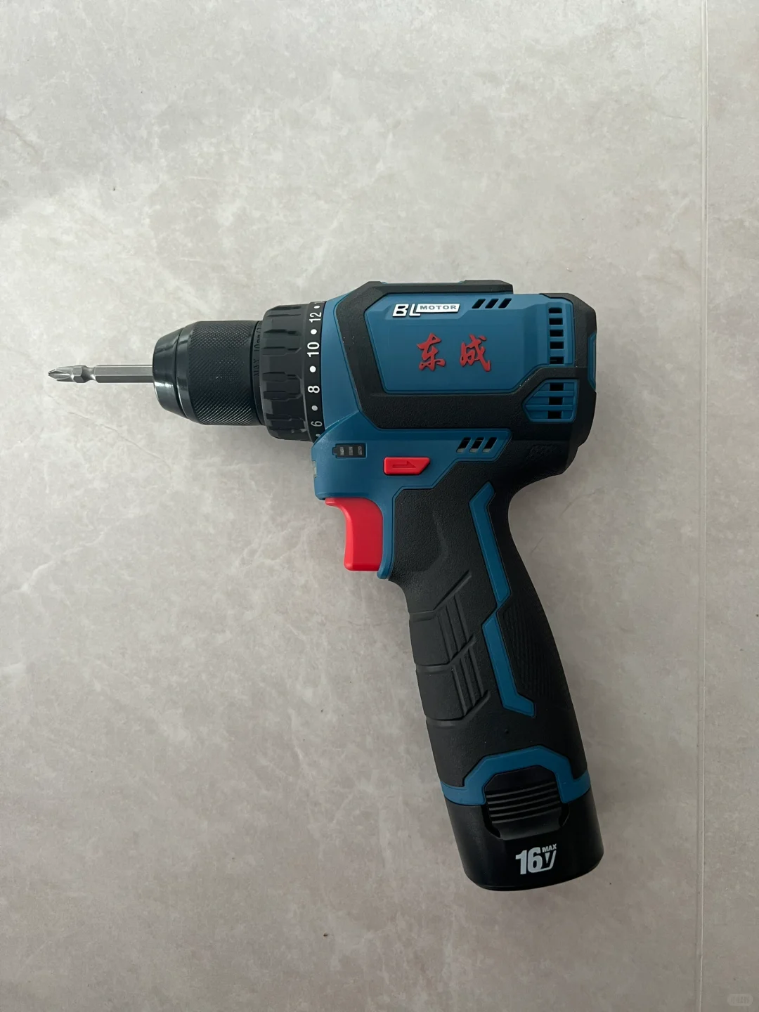 能动手尽量不说话