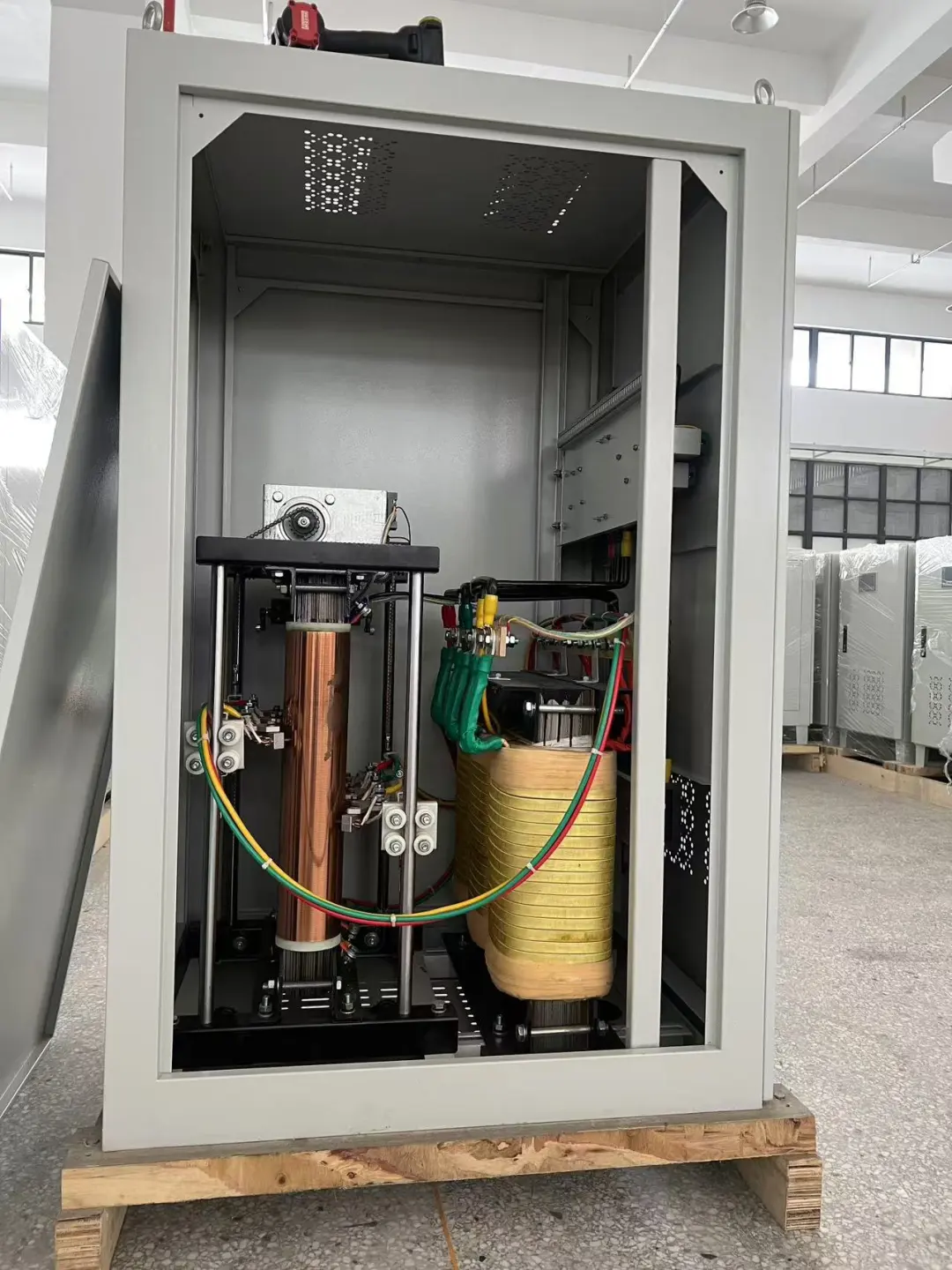 铜柱式大功率150KVA稳压器