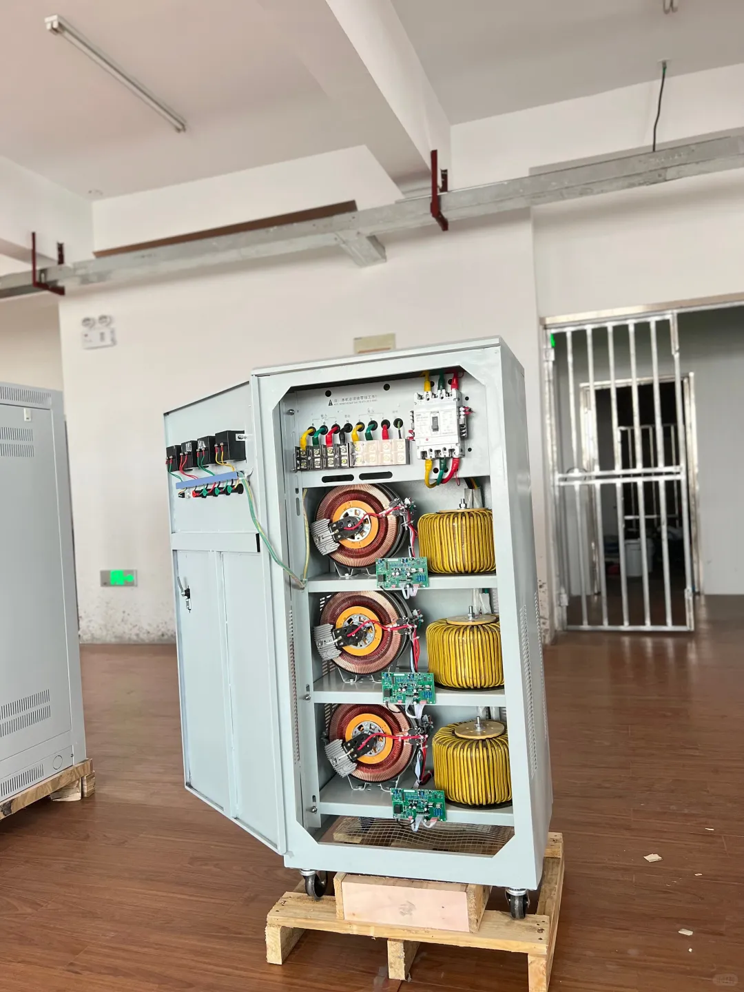 几台仪器共用一台稳压器电压稳吗?