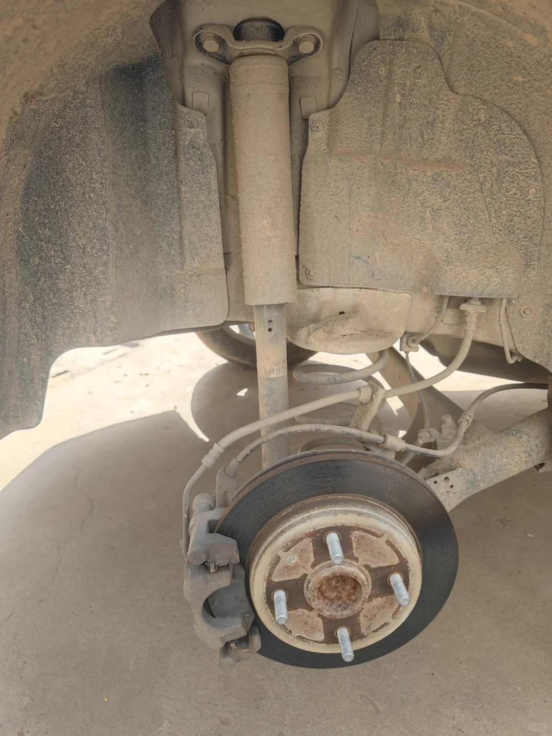 自己动手更换宝骏510后减震（减震更换）