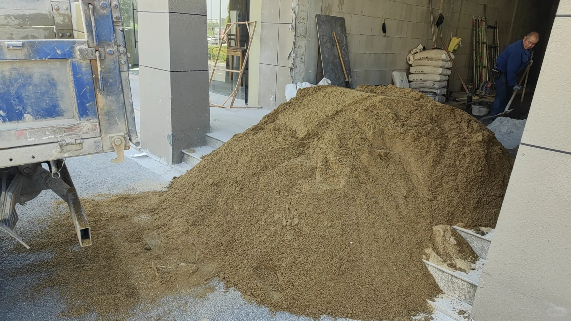 装修材料砂石水泥砖块