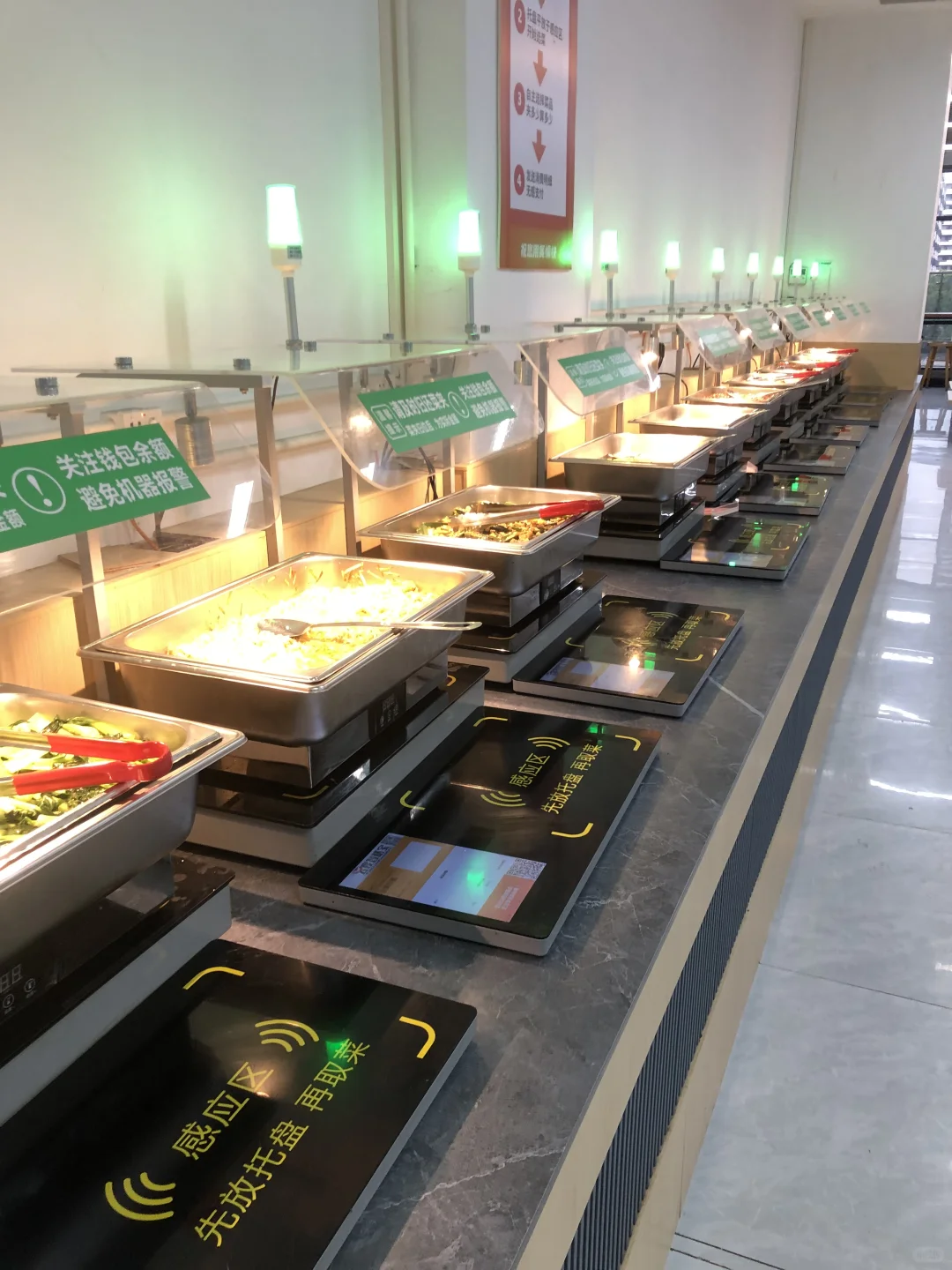 00后女生在电子厂的365天 | 包住宿舍长这样