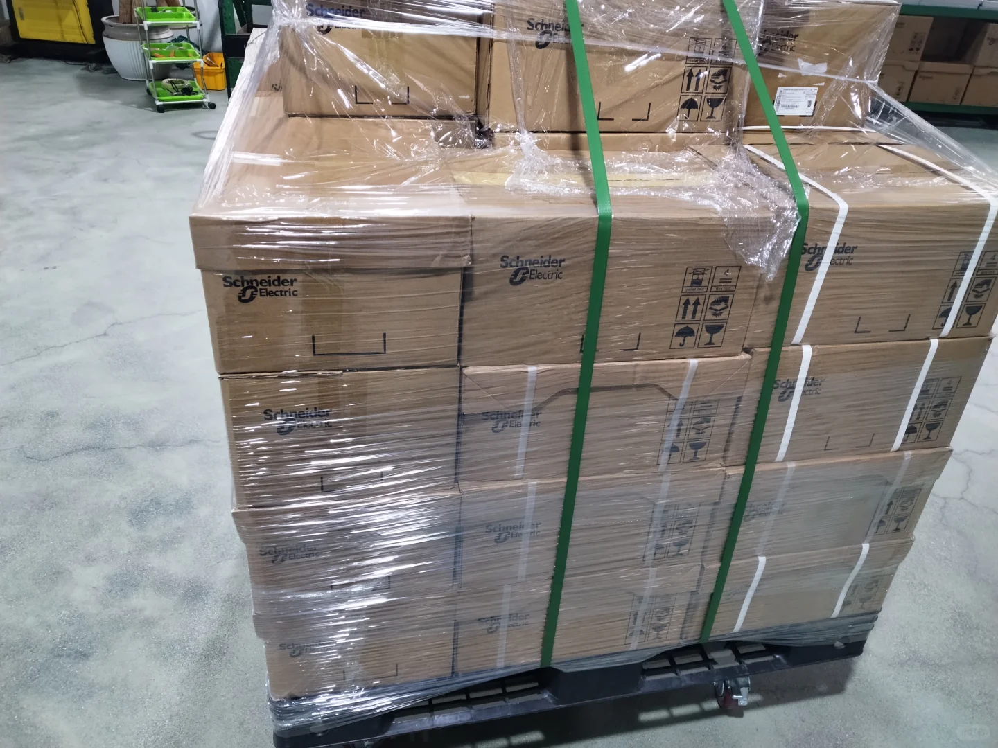 今天又走了一批施耐德断路器