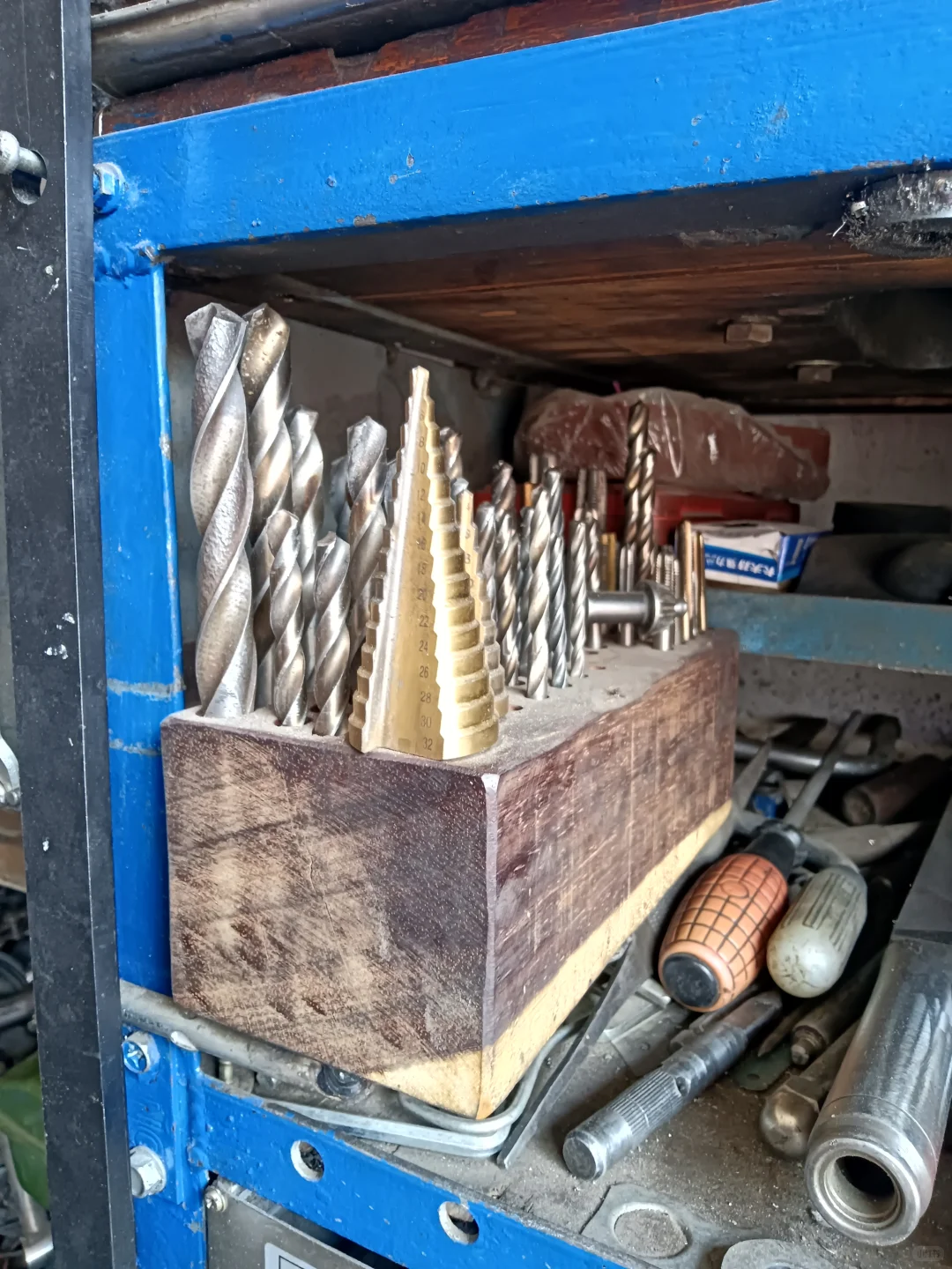 看看这整洁的修理店