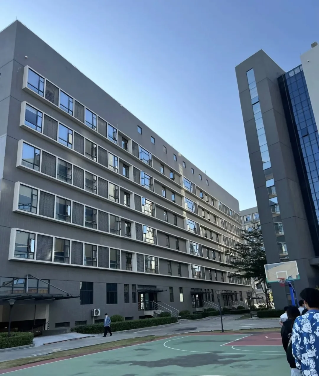 广州电子厂 一个月6800