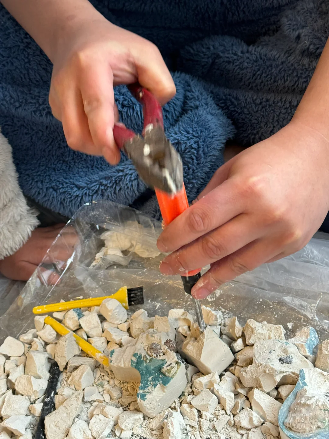 一儿一女，周末下雨天☔️大家怎么陪娃？