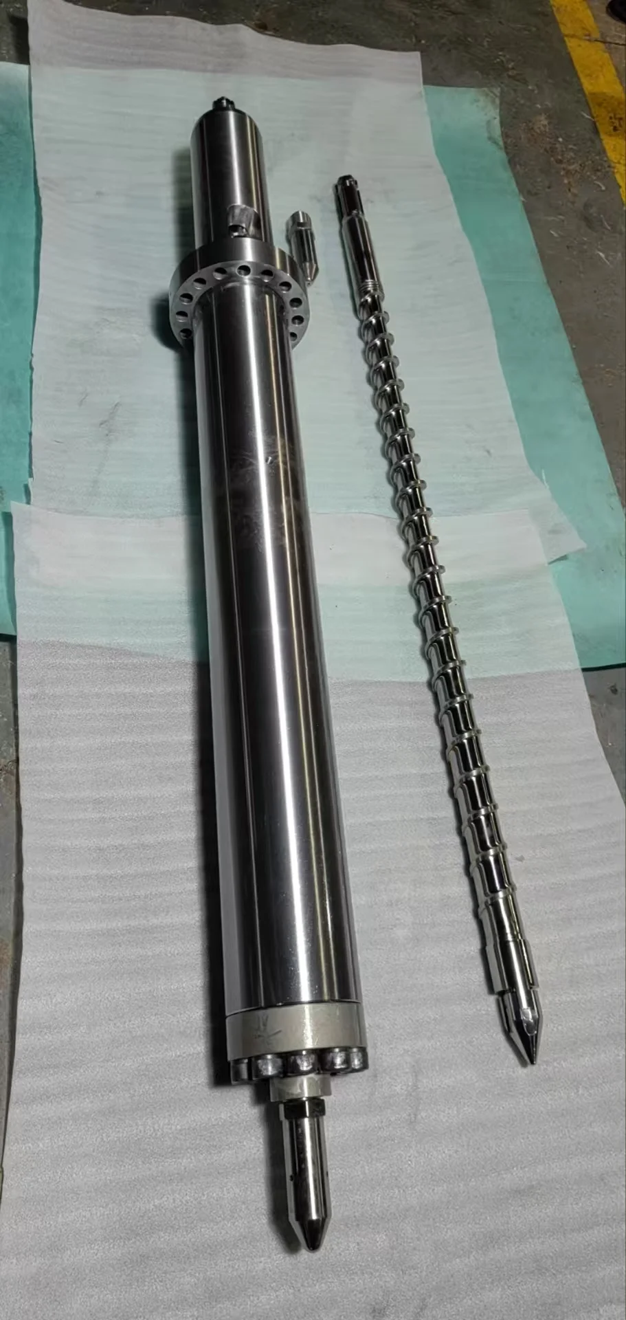 注塑机螺杆料管