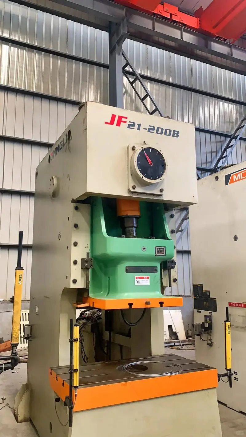 大家好，本厂求购杨力冲床，气动机械均可