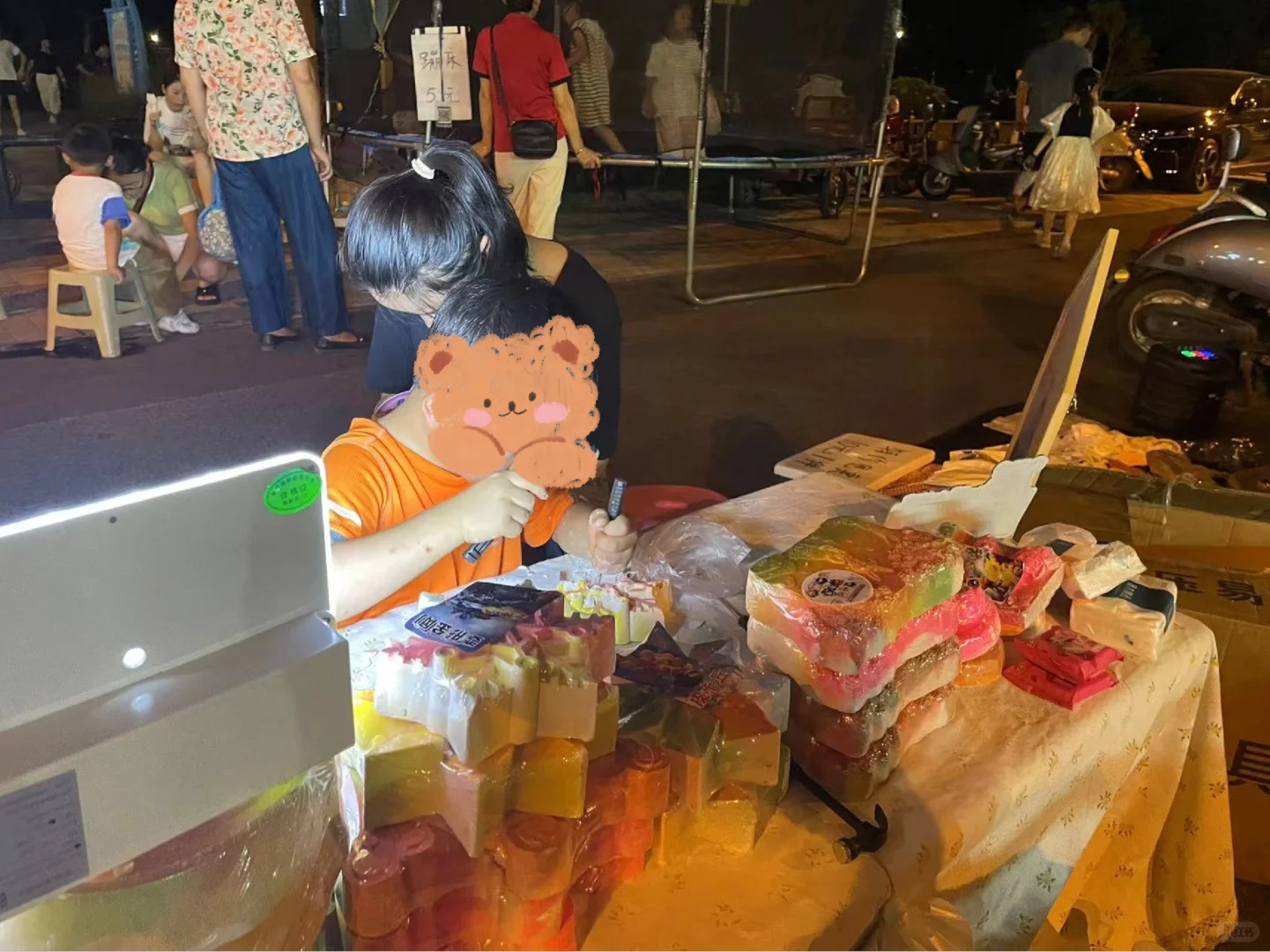 大学生摆地摊创业 考古寻宝