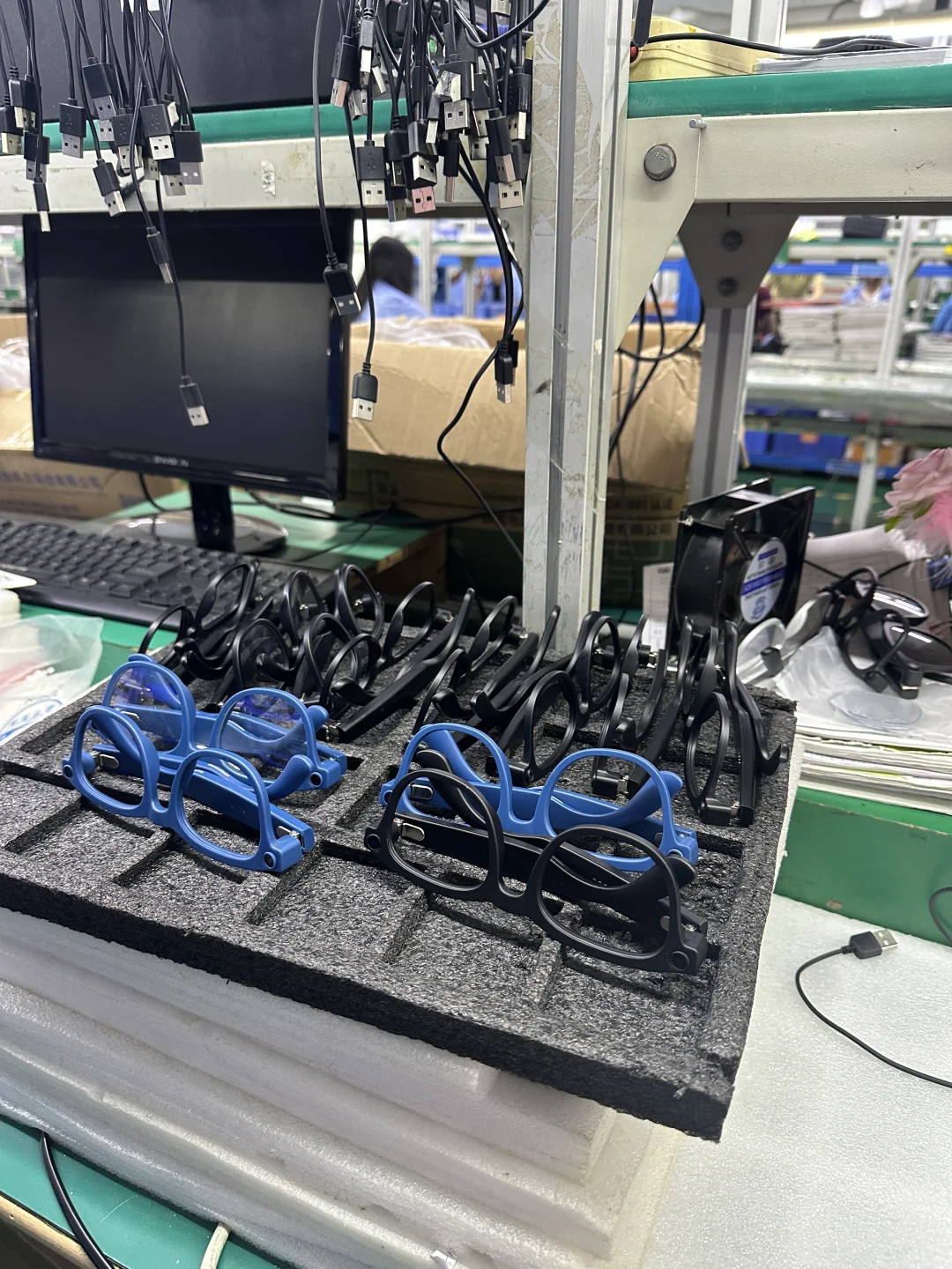 家里有个不大的工厂 是妈妈20年的心血