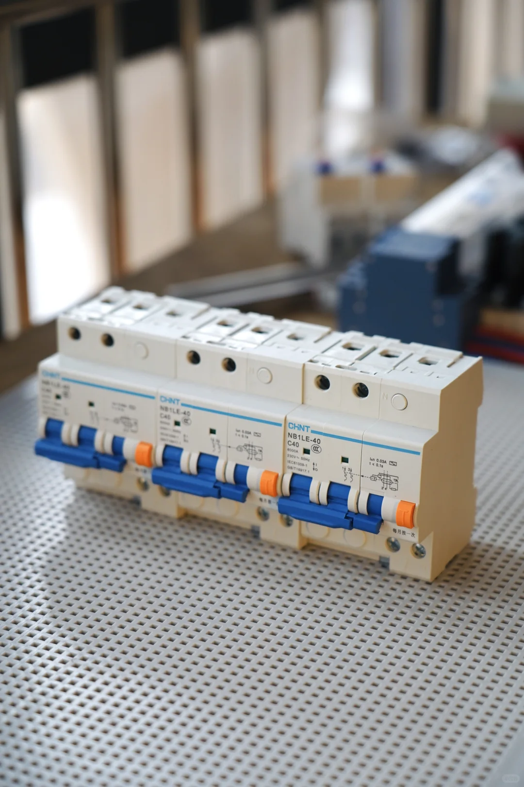 一不小心买到很好看的断路器