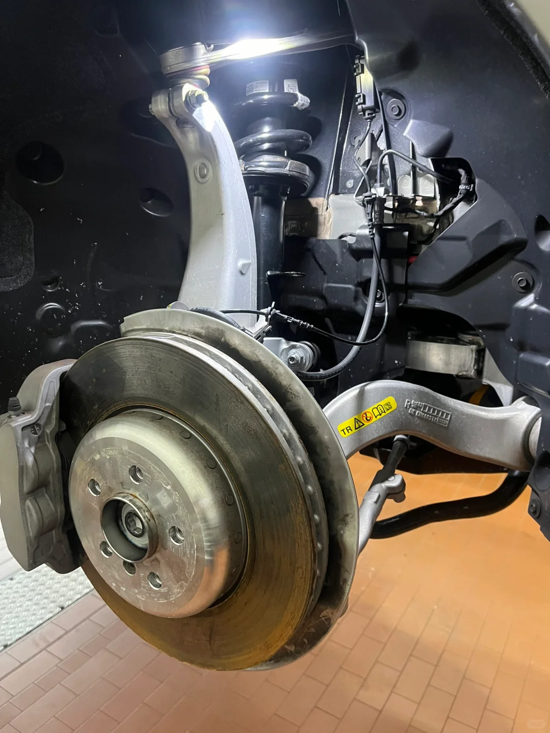 专用工具拆弹簧一点都不慌