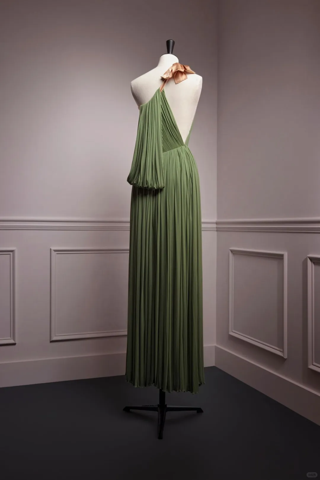 希腊风格和时尚:流动的雕塑之美