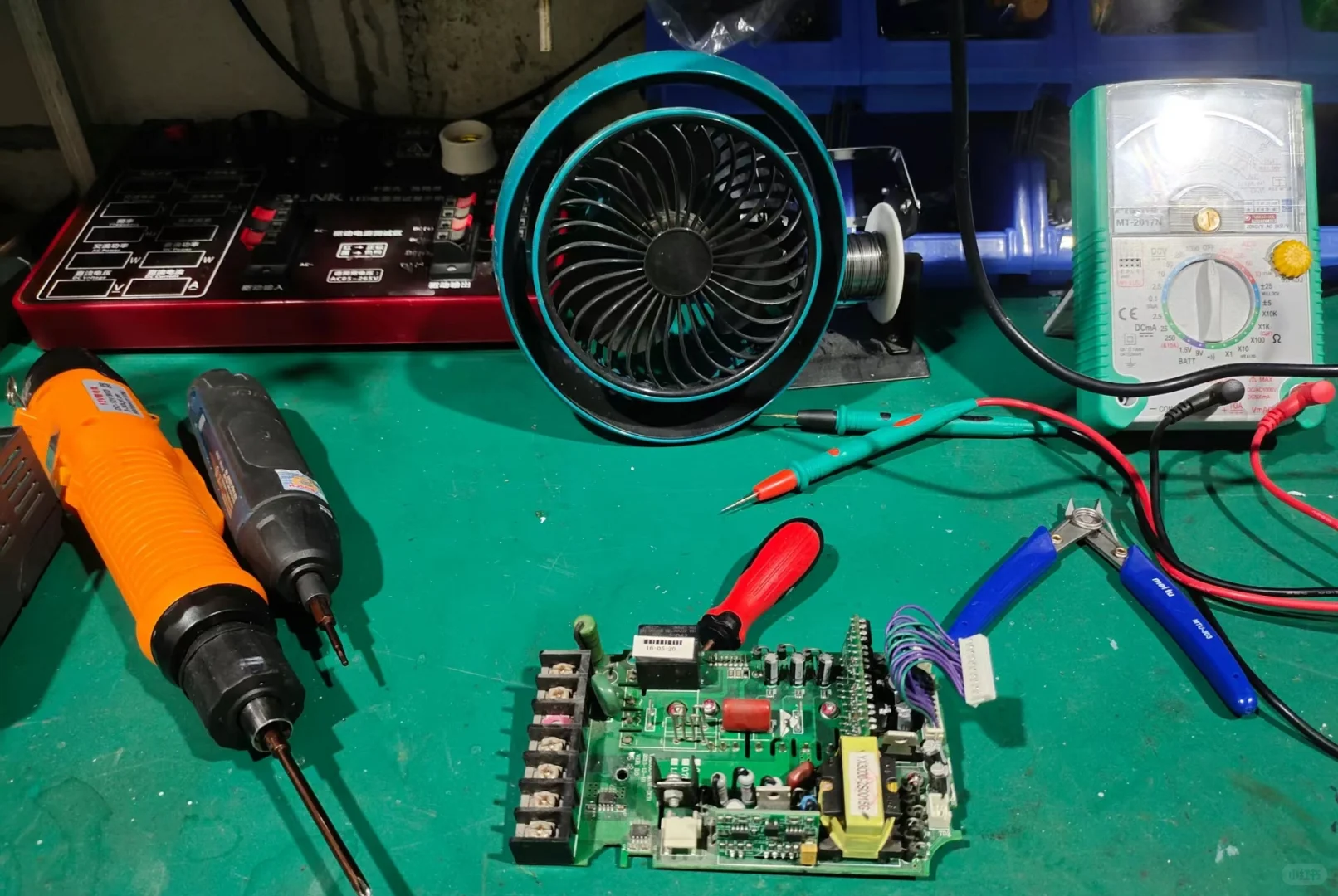 《家电维修小哥的 “神奇百宝箱”》