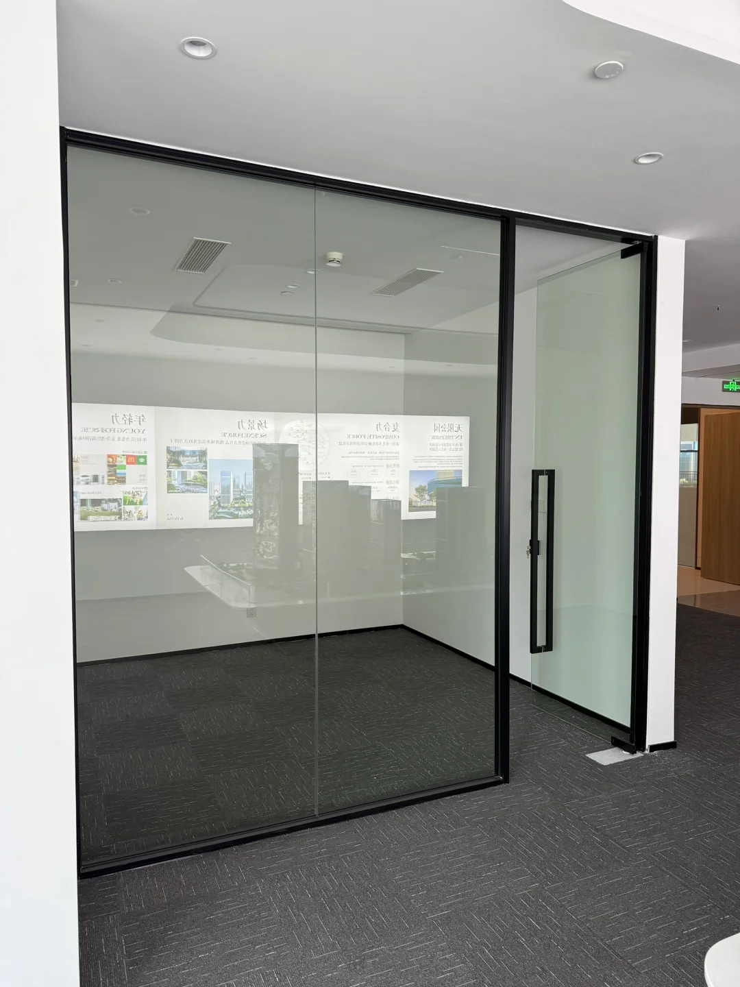 不是玻璃隔断贵，是厂家没找对…