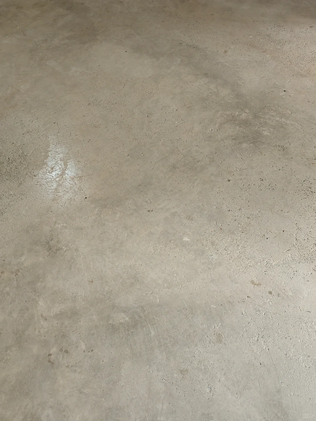 自装:水泥地刷地面清漆效果