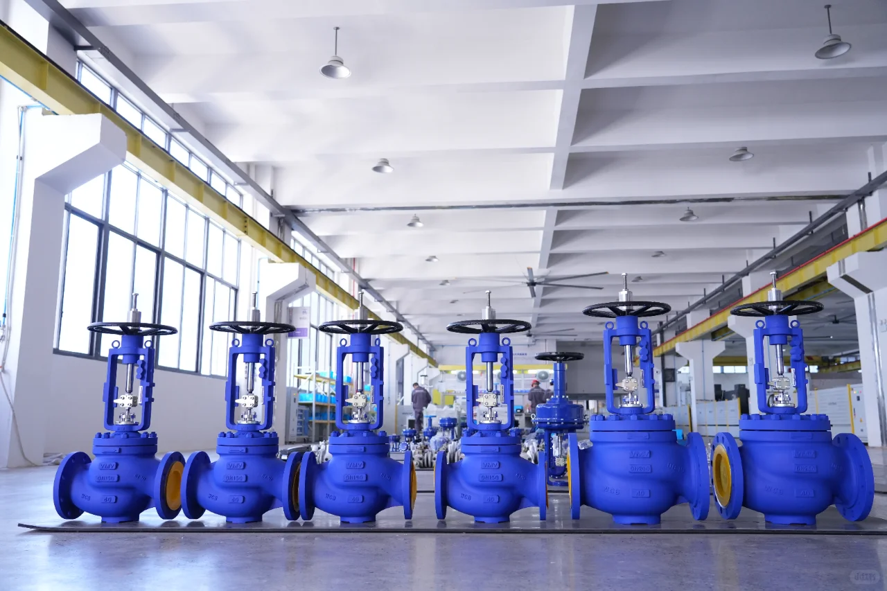 进厂吧，双休，做新媒体运营年入15个