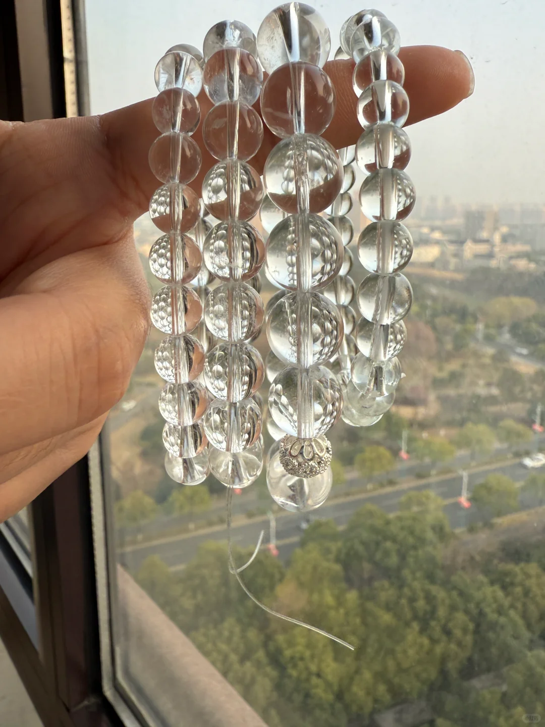 花两块钱买了串玻璃 和白水晶对比