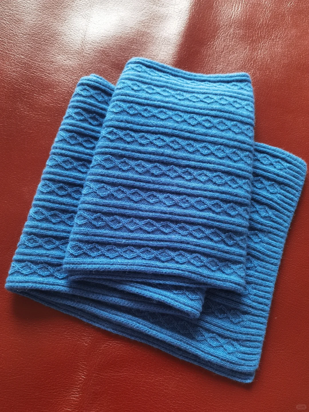 美哒哒宝石蓝羊绒围巾！分享两侧不卷边技巧