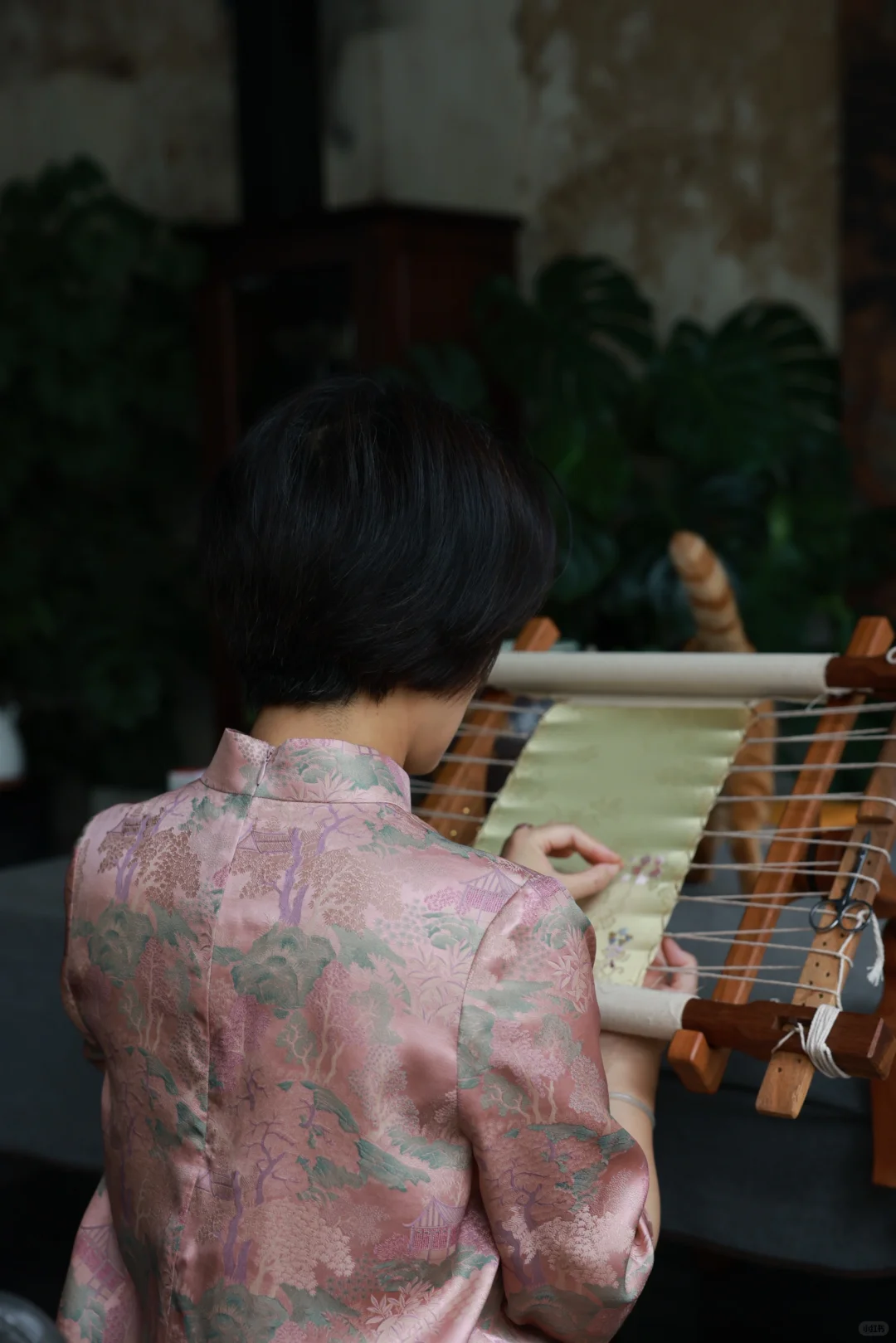 刺绣｜时间里升起与沉默的细节