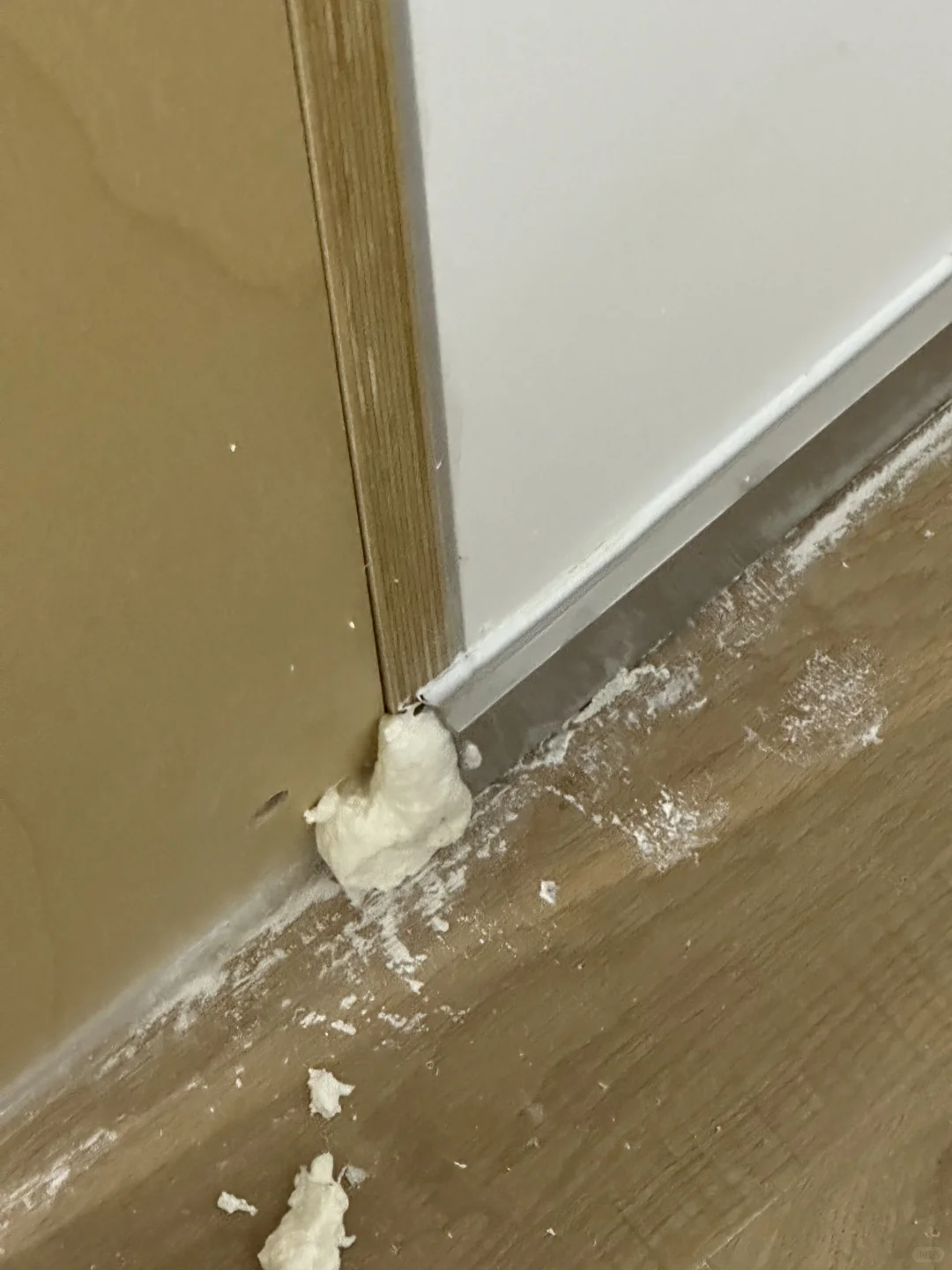 不锈钢踢脚线翻车