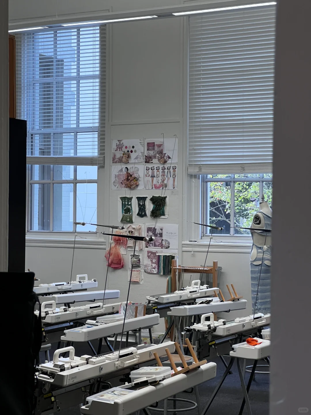 穿自己设计制作的丝网印和热转印T恤