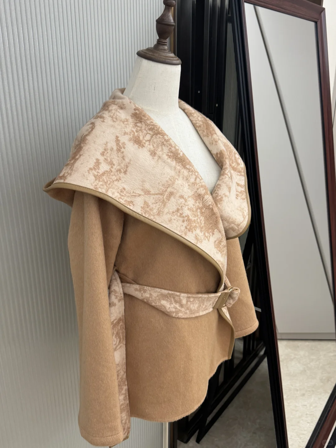 围巾还可以绑在腰上呀