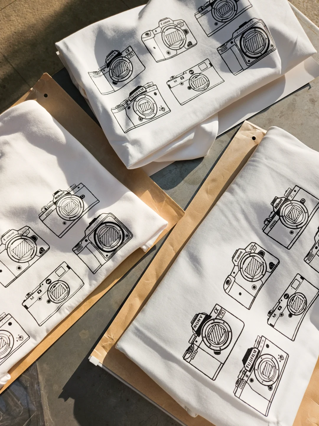 用丝网印刷了一些独一无二的短袖?