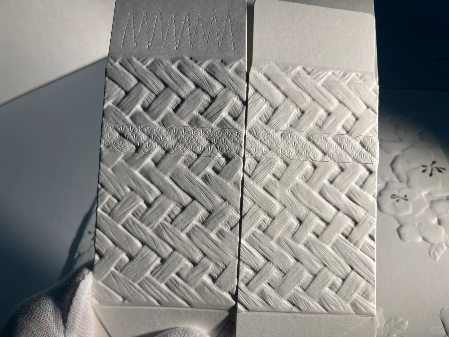 「特种纸浮雕工艺」