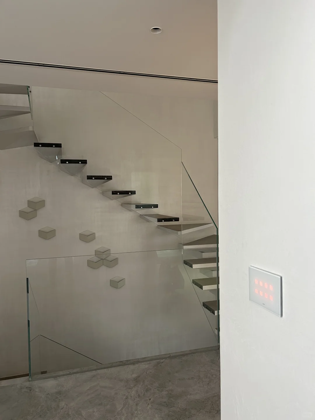 简洁触摸玻璃面板推荐