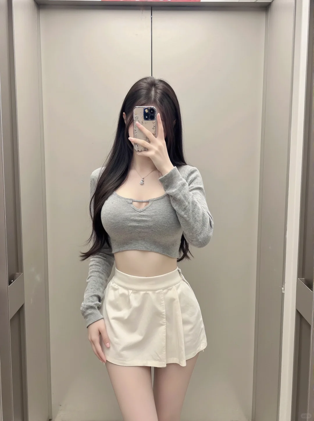 紧身小上衣真的会越穿越好看！