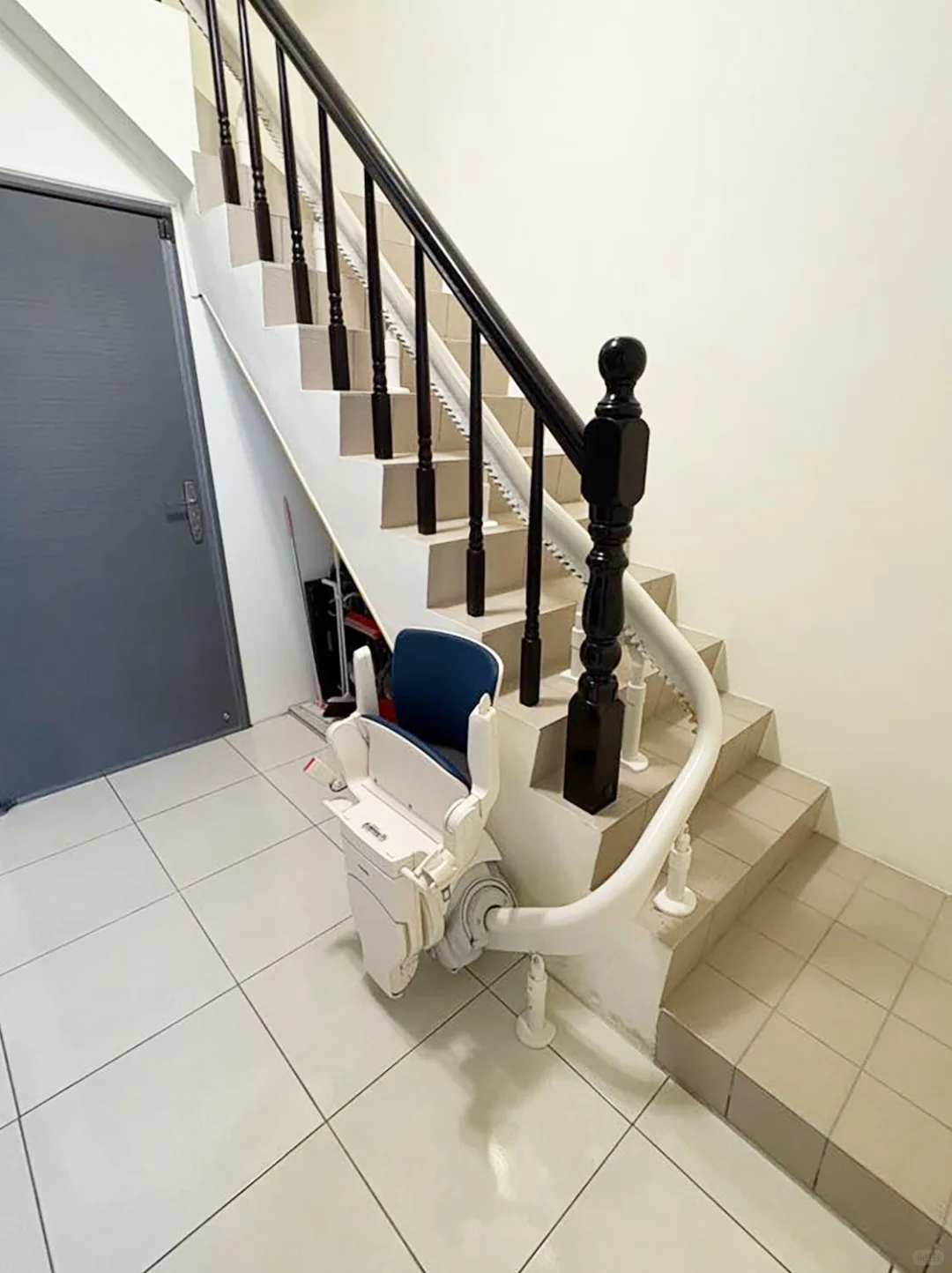 爸妈上下楼不再难，家里装了台“移动神器”