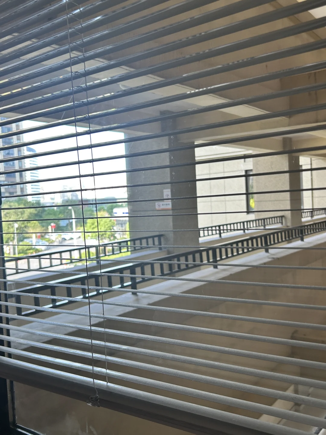 又到了擦窗户的时候